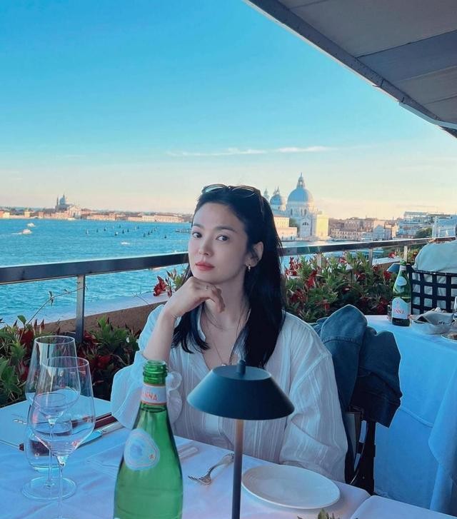 耐看穿搭技巧_宋慧乔基础款穿搭_宋慧乔